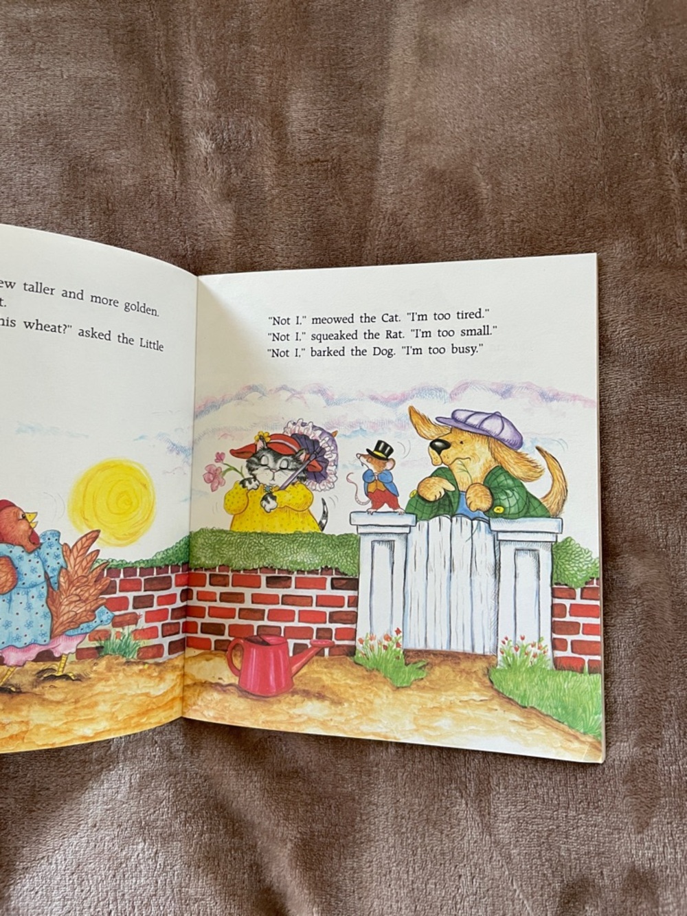 Merrigold Press The Little Red Hen Illustrated Book - Green & White Cover - Picture 4 of 6